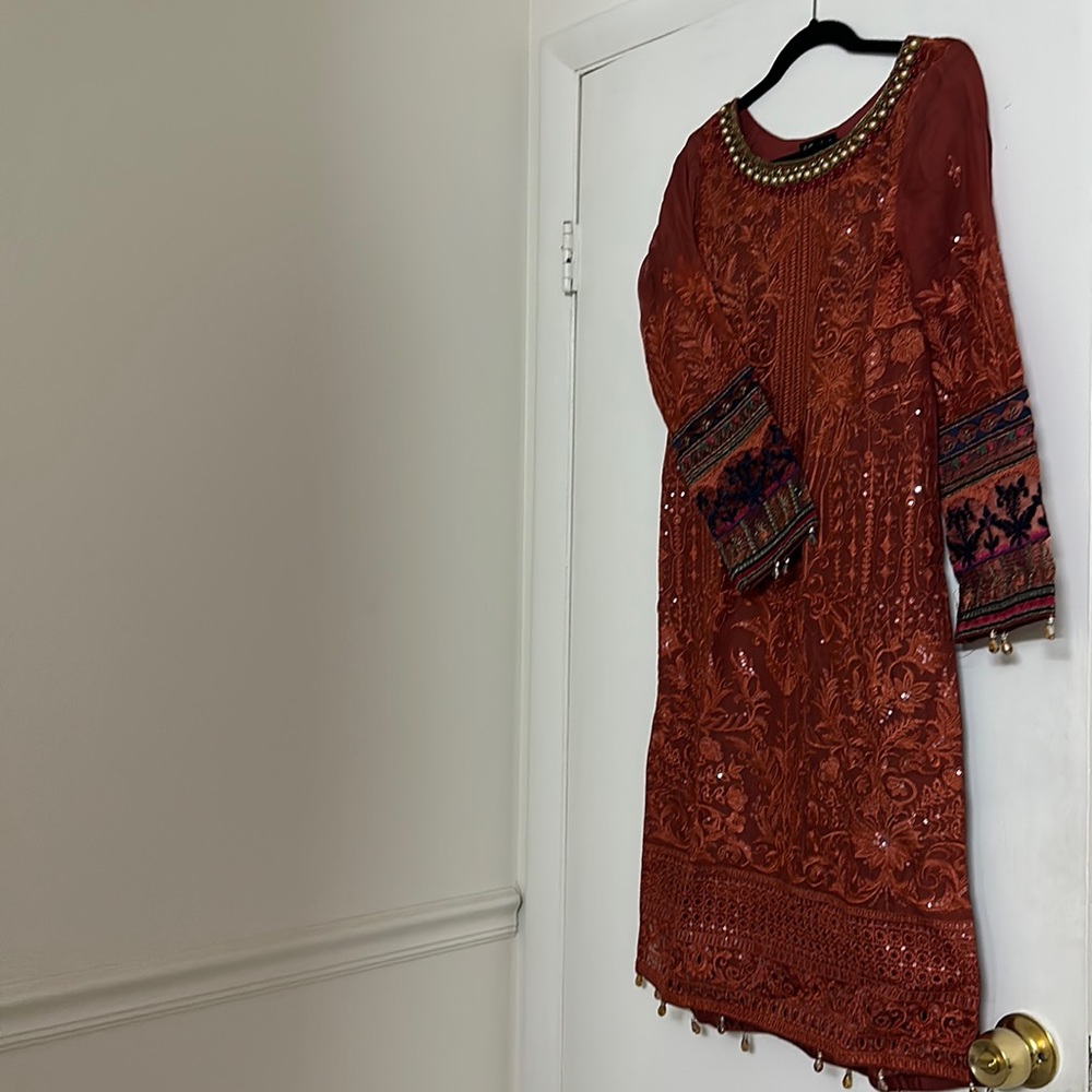 Three piece kameez shalwar